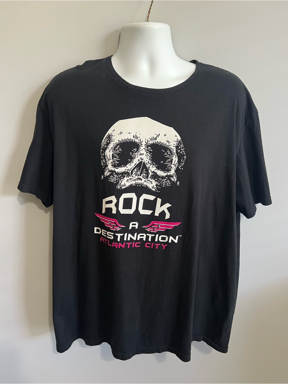 Gildan Men's XL Black Graphic Skull T-Shirt - Rock A Destination Atlantic City